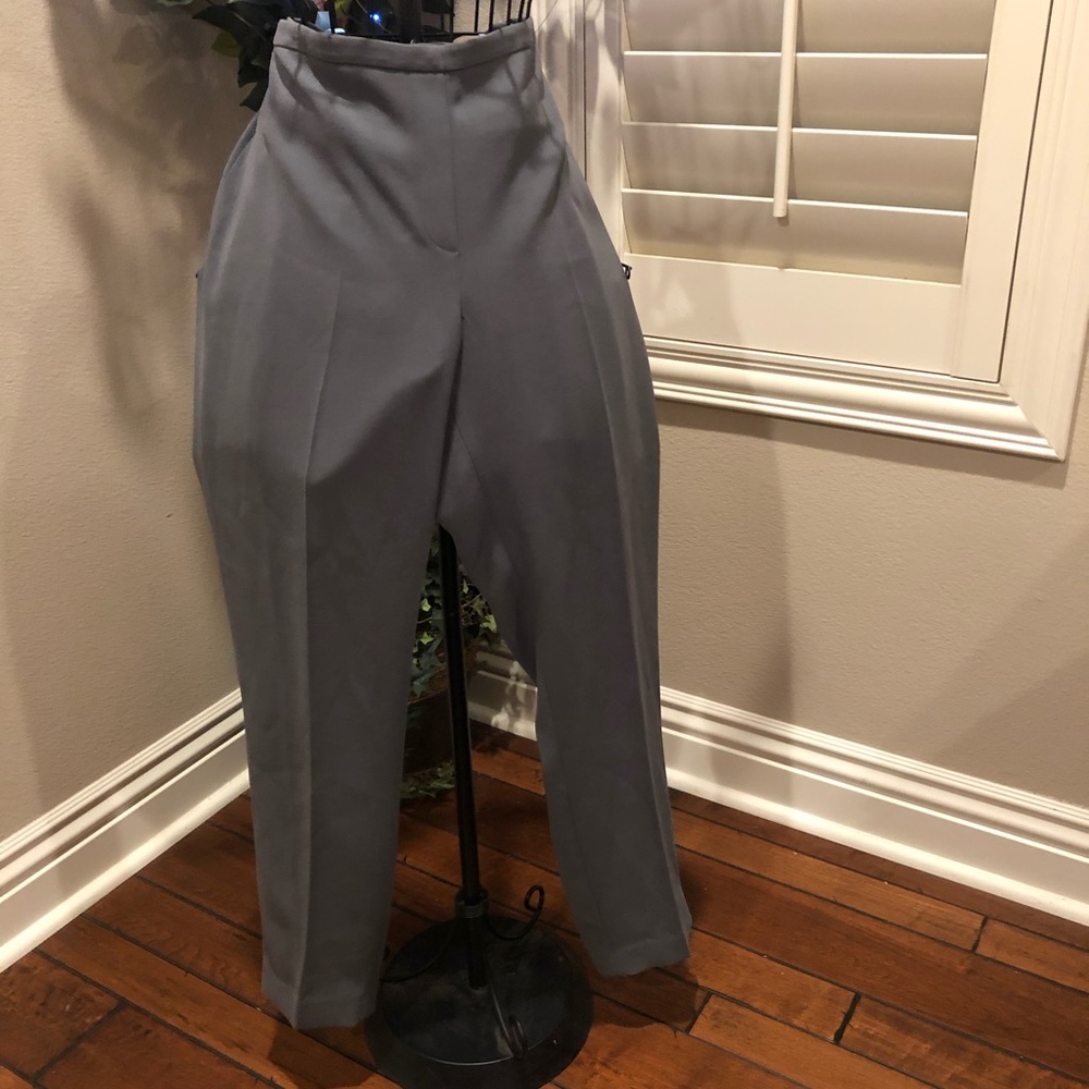 Elie Tahari Light Gray High-Waist Pleated Trousers